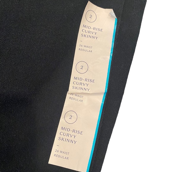 Universal Thread NWT Mid-Rise Curvy Skinny No Fade Black Jeans 2 | 26 Waist - Picture 9 of 12